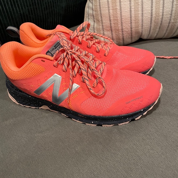 BRAND NEW NEVER WORN - Picture 2 of 3